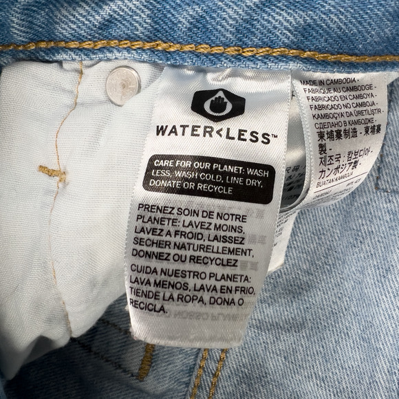 Levi's Premium 501 Light Wash Denim Retro Shorts Women's Size 30 Y2K 100% Cotton - Picture 7 of 11